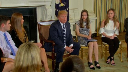 트럼프 "총기구매자 정신건강 등 신원조회 강화...교사무장 지지" / YTN