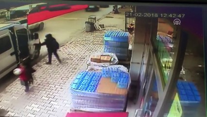 Otomobilin öğrenciye çarpması güvenlik kamerasında - KONYA