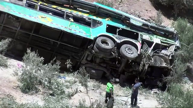 Accident d'autocar au Pérou: au moins une quarantaine de morts