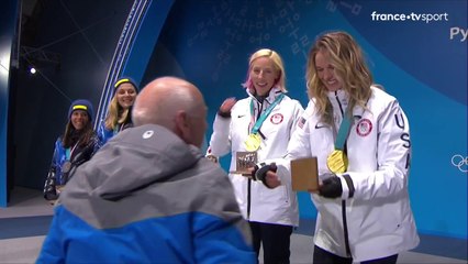 JO 2018 : Ski de fond - Sprint libre par équipes Femmes. La cérémonie des médailles