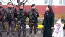 Özel harekat polisleri dualarla Afrin'e uğurlandı - SİVAS