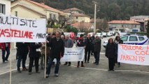 Les enseignants rassemblés contre le collège multisites à Digne
