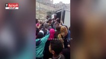 نائب محافظ القاهرة يوزع مواد غذائية وملابس شتوية على أهالى منشأة ناصر