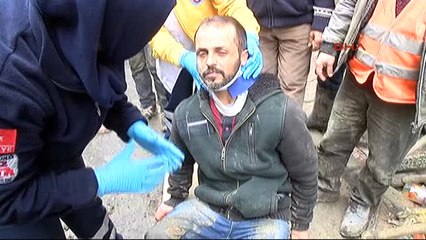 Esenler'de Göçük Altında Kalan İşçiyi Arkadaşları Kurtardı