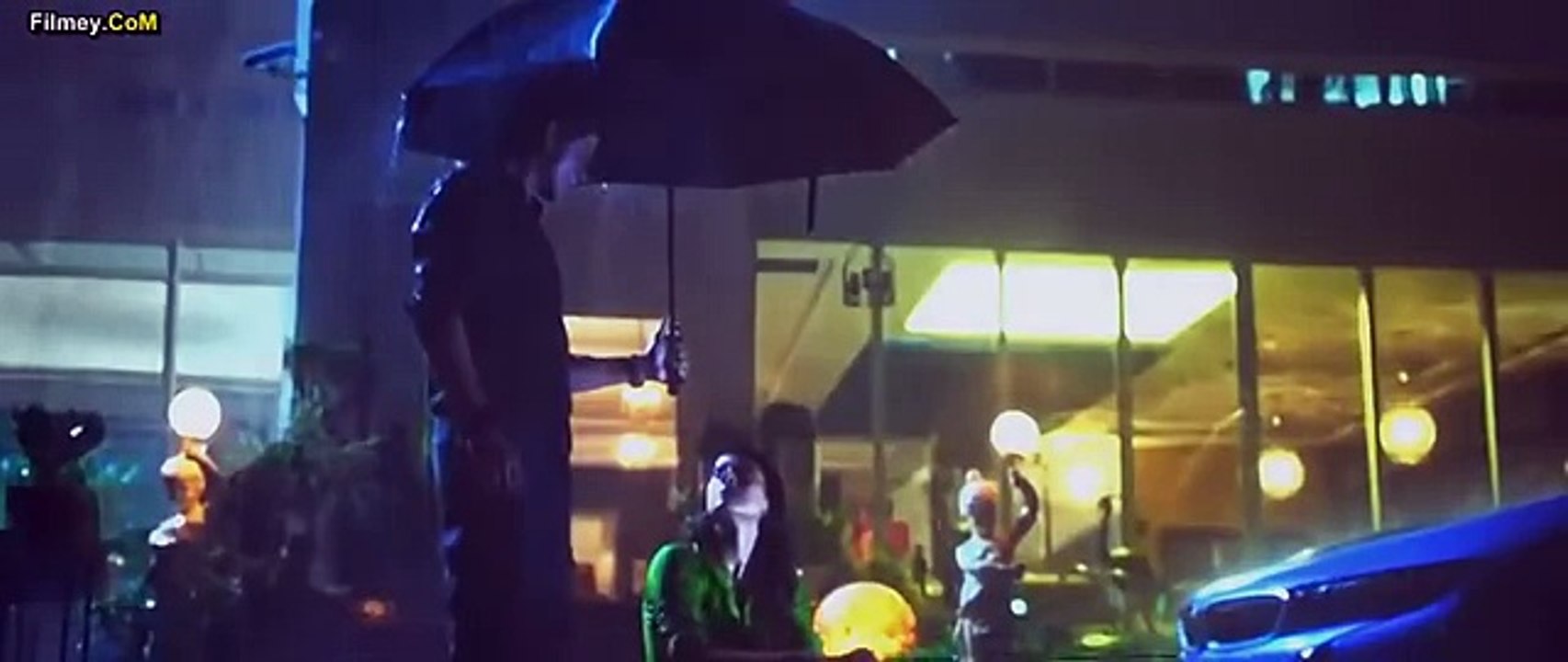 مقطع رومانسي شاروخان وكاجول من فيلم ديلوالي