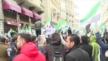 تظاهرة أمام القنصلية الروسية بإسطنبول احتجاجا على مجازر الغوطة