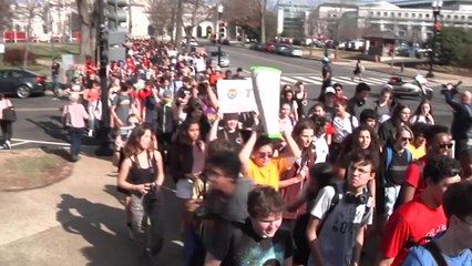 총기 참사에 분노한 학생들 곳곳서 시위...트럼프 "정신 건강 확인 철저히 하겠다" / YTN