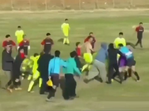 گفتگو با حسن‌زاده درباره ضرب‌وشتم داور در لیگ کرمانشاه