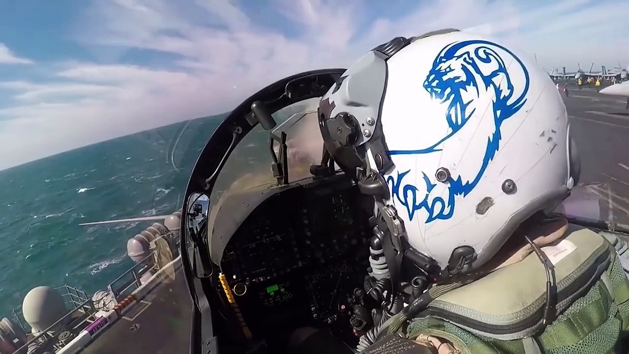 Décollage d'un porte-avion vu de la place du pilote d'avion de chasse ! USS Theodore Roosevelt