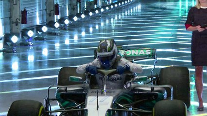 Ferrari e Mercedes apresentam novos carros