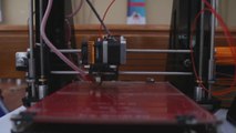 Innovadores crean impresora 3D para mejorar vida de víctimas del conflicto en Colombia