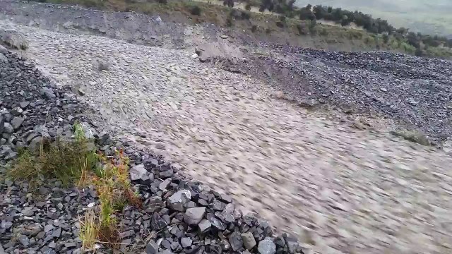 Cette rivière s'est transformé en rivière de rochers en quelques secondes - Rakaia River (Nouvelle Zélande)