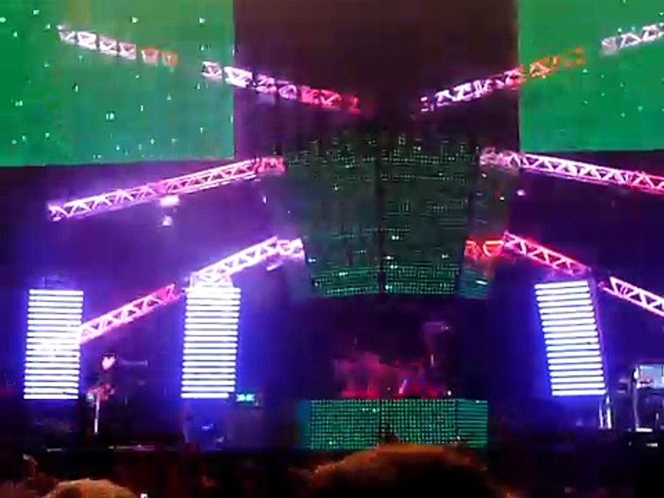 Muse -Hysteria, Valettes Garden, Garden Nef Party, Angouleme, France  7/20/2007