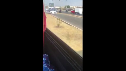 Jeep se pasa el alto y choca contra una combi en Avenida Central