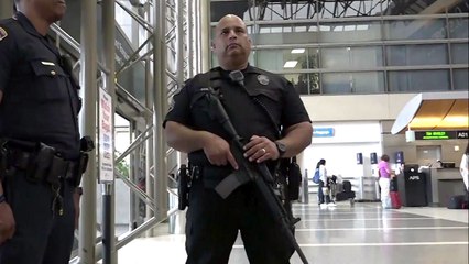 "학교 무장해 참사 막자!"...총기 참극은 판촉 이벤트? / YTN