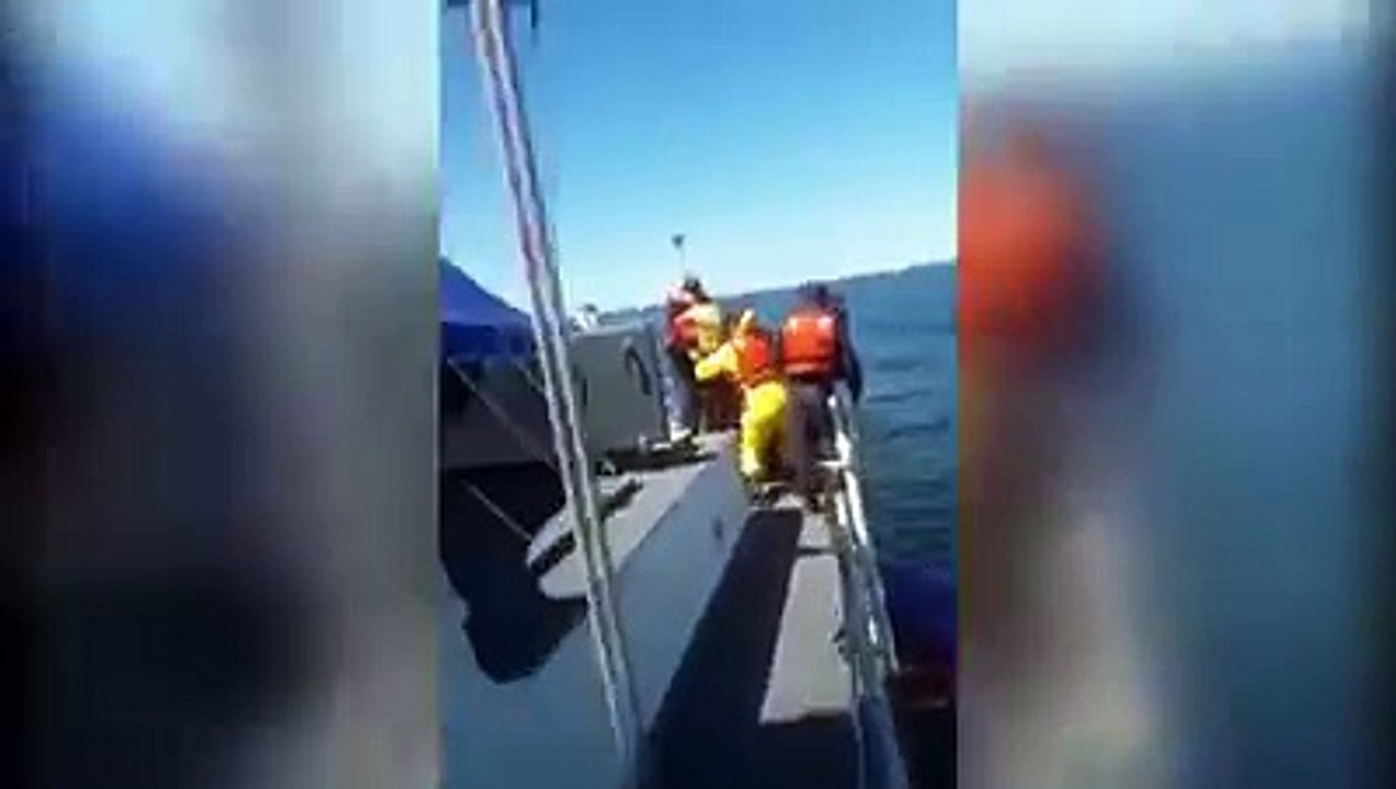 Hallan a kayakista desaparecido naufragando a la deriva en Bahía Blanca (Argentina)