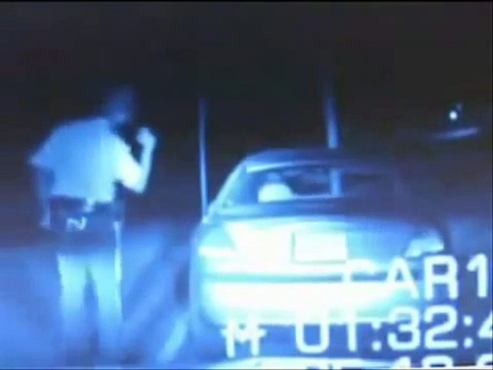 ALIEN ATTACKS AND DISINTEGRATES POLICE OFFICER