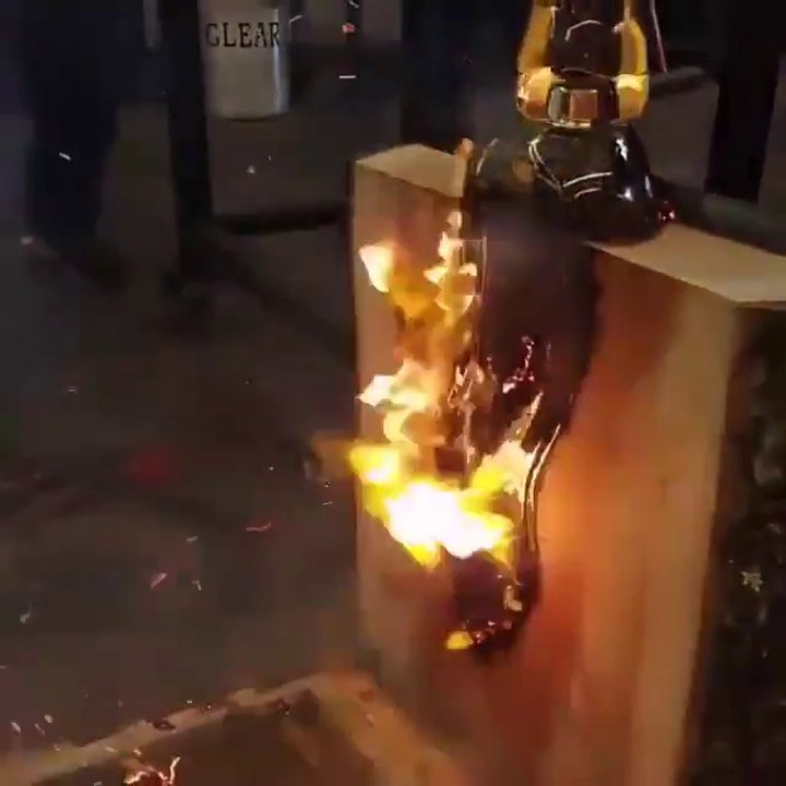 Regardez comment il fabrique ces vases magnifiques