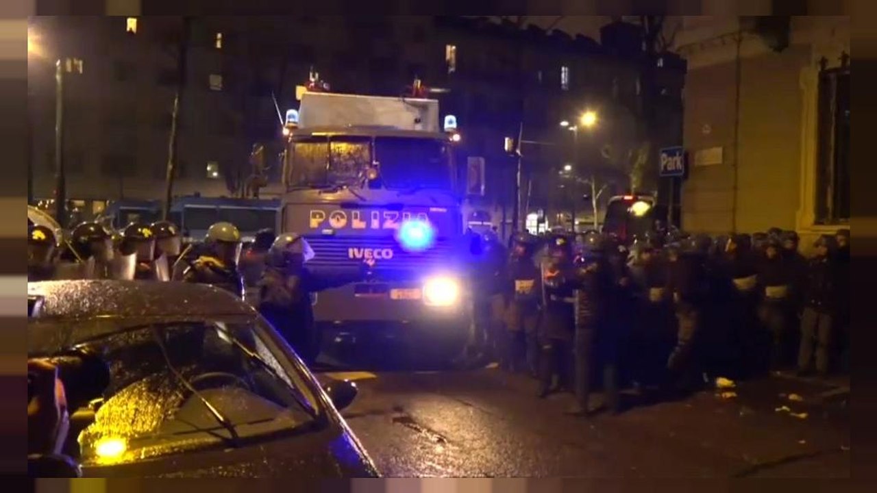 Anti-fascists clash with police in Italy