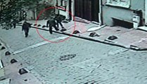 Beyoğlu'ndaki Kadına Bıçaklı Saldırı Kamerada