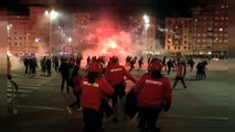 Spagna, scontri tra tifosi per la Europa League. Un agente muore d'infarto