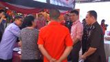 Inmates get to see families during CNY