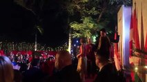 Le premier ministre canadien Justin Trudeau, en voyage en Inde, fait son entrée sur scène avant un discours en... dansant !