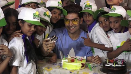 गुरमीत चौधरी ने बीवी को छोड़ा और एन जी ओ के बच्चों के साथ अपना जन्मदिन