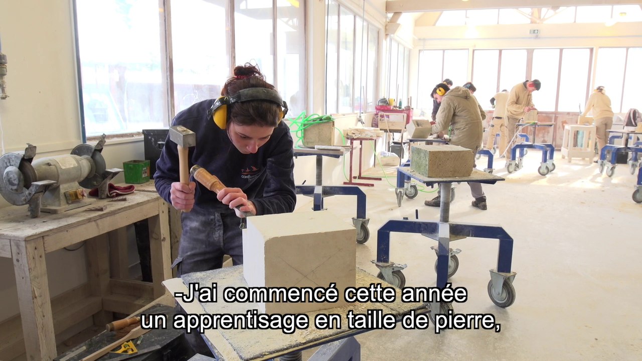 Marie Pesme, apprentie tailleuse de pierre aux Compagnons du devoir