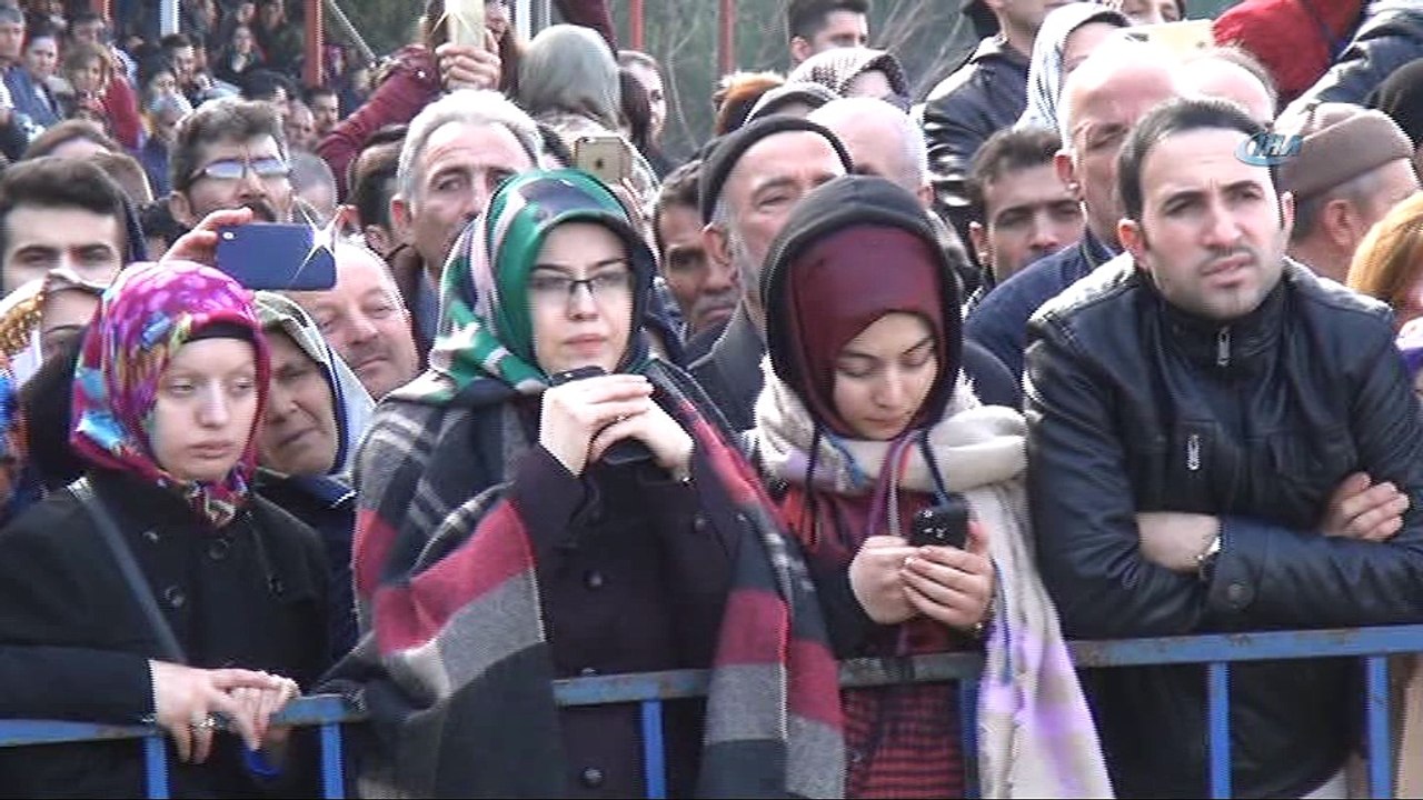 Komandolardan zeybek, horon ve halay performansı