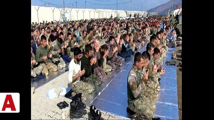 Mehmetçik Zeytin Dalı Operasyonu öncesi cuma namazı kıldı... İşte o görüntüler