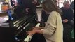 Ils reprennent Hallelujah en piano-voix à l'aéroport de Toulouse