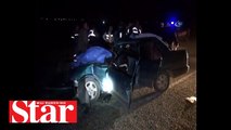 Manisa�da feci kaza otomobil TIR�a çarptı: Ölü ve yaralılar var