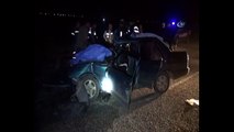 Manisa´da feci kaza! otomobil TIR´a çarptı: Ölü ve yaralılar var