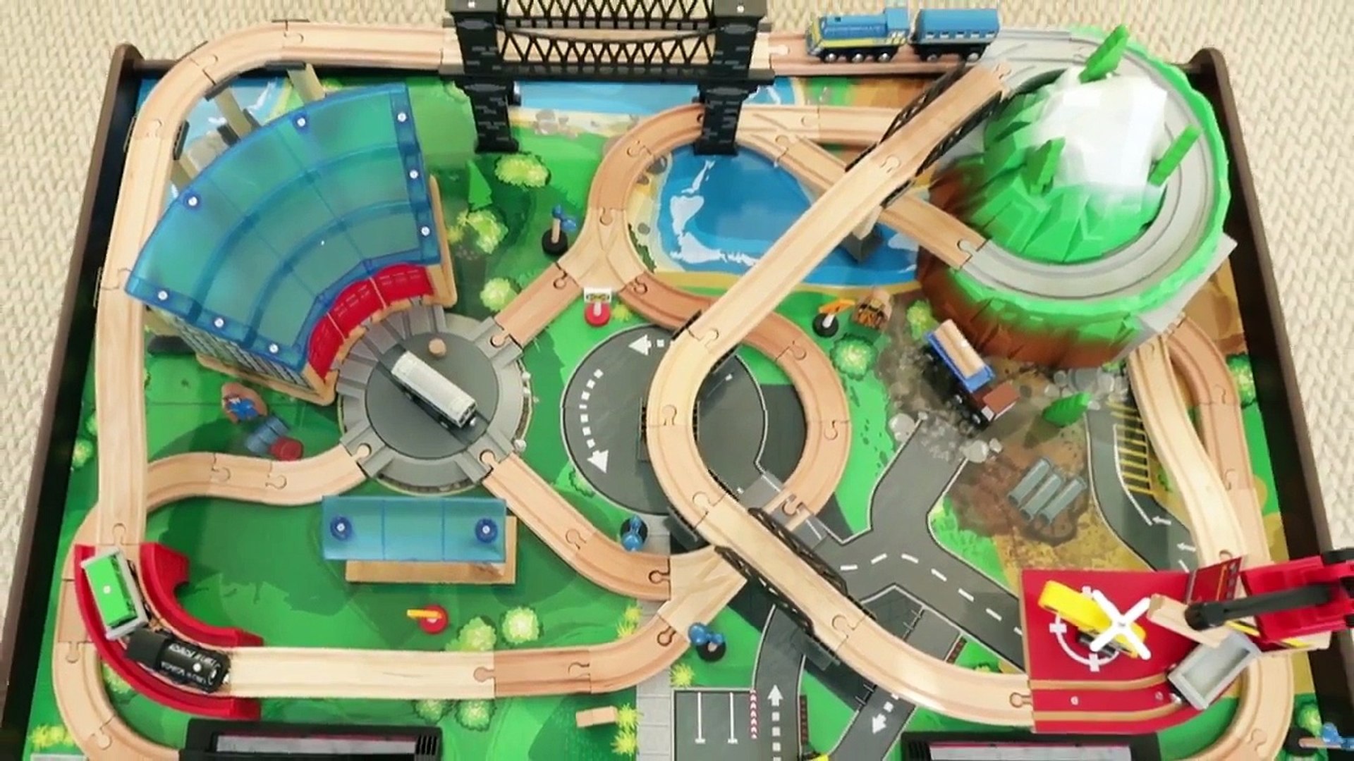Table de jeu de train avec métro - Universe of Imagination - Toys''R''Us -  video Dailymotion