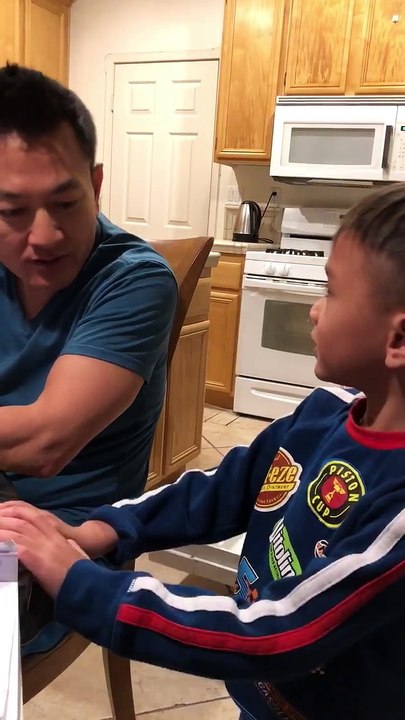 Con trai Ngô Kiến Huy càng lớn càng bảnh, nói tiếng Anh vanh vách