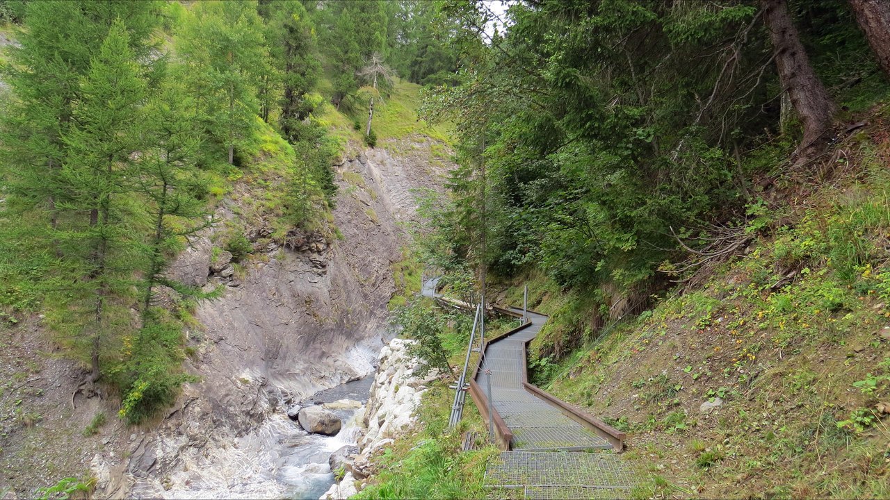 Dalaschlucht (Thermalquellenweg Leukerbad) 4K
