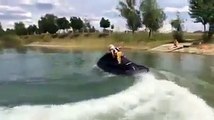 Manobras insanas com jetski no lago