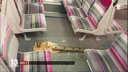 RER C : une pièce métallique transperce un wagon