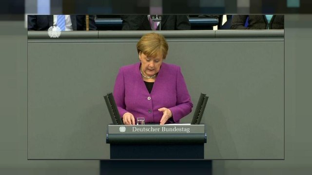 Migranti: Angela Merkel riferisce al Bundestag