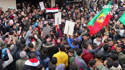 Des habitants d'Afrine fêtent l'arrivée de combattants prorégime