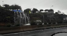 Una auténtica cascada en la TF-5 por las lluvias
