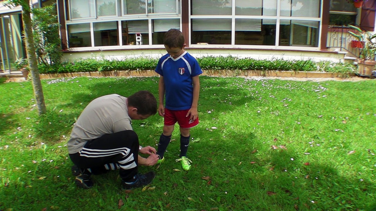 Kylian-joue-au-foot