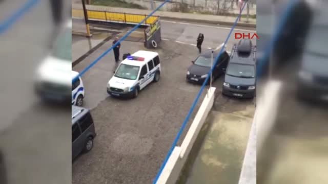 Samsun Polisler Otomobili Lastiklerine Ateş Ederek Durdurdu, 3 Şüpheli Kaçtı