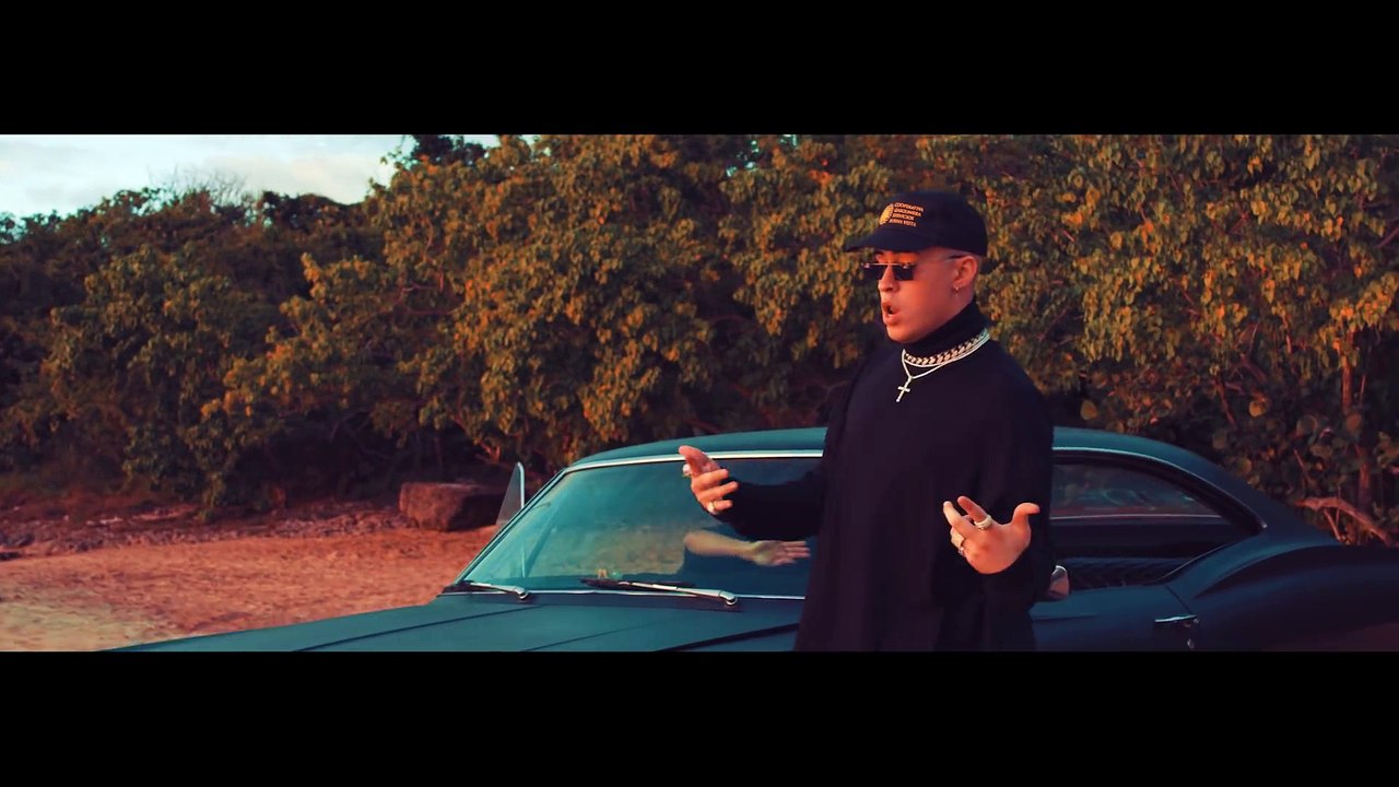 Bad Bunny - Amorfoda  (Video Oficial)