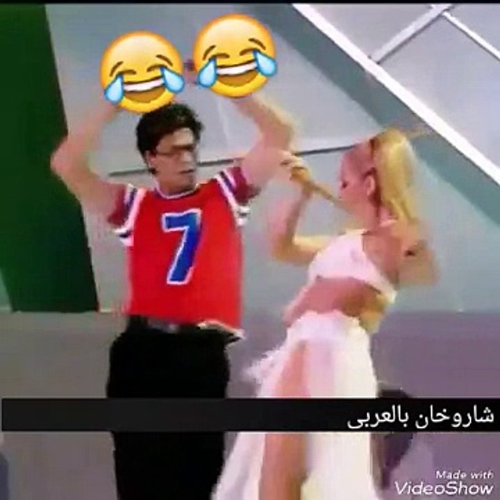 شاروخان يرقص مع رقاصه شرقى  و يحاول تقليدها  ستموت من الضحك  ڤيديو قديم 
