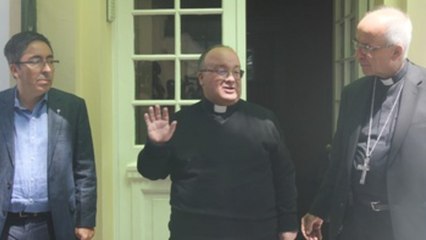 Enviado del papa a Chile por casos de pederastia extiende su visita tras cirugía