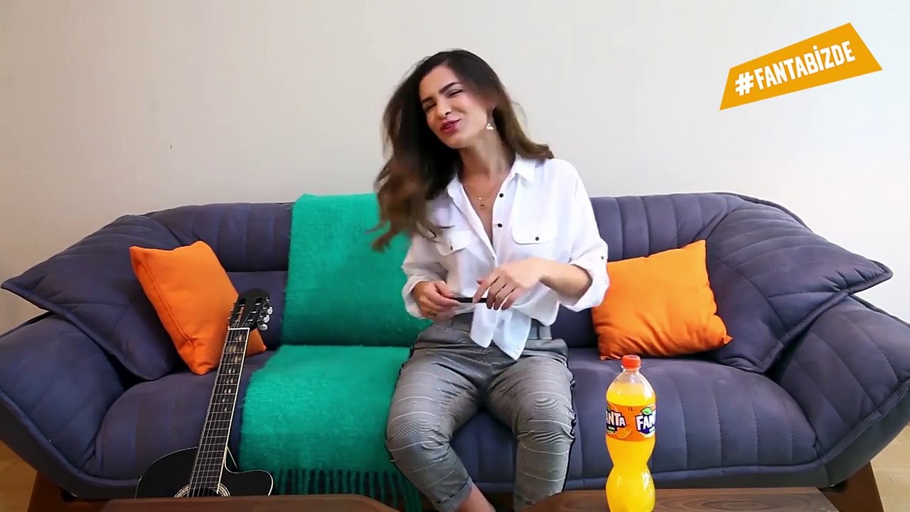 Feride Hilal Akın - Bir Şarkının 4 Versiyonu (Fanta)
