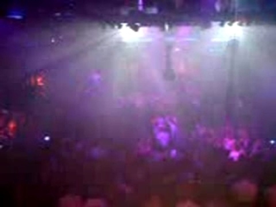 Die mit dem roten Halsband in der Halle Tor 2 28.08.2007