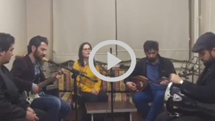 Şehitler Ölmez Elekro bağlama gitar